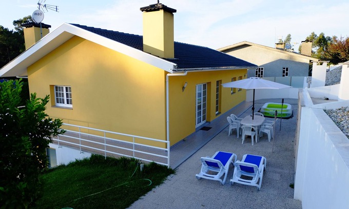 Santa Maria da Feira House | 2 bedroom house with modern furniture1 suite with toillet, terrace/25 km Porto