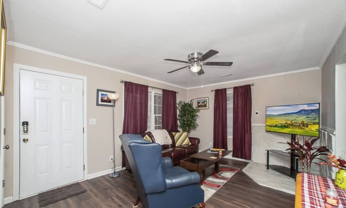 Hanahan House | 2 Bedroom Just Mins. from Shopping & Restaurants