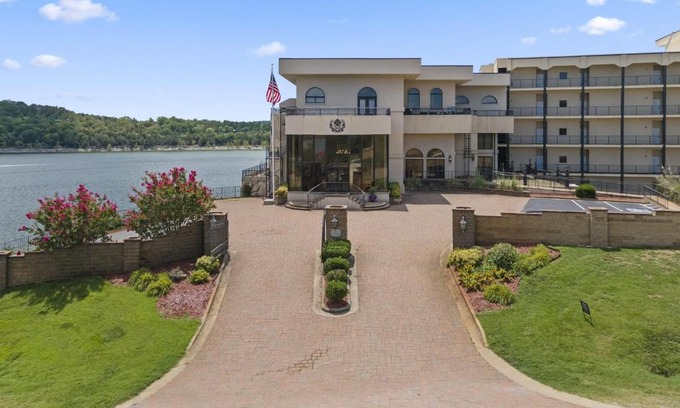 Ridgedale House | 2 Bedroom Lake View Villa - Unit 405