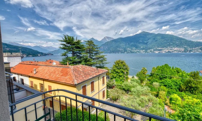 Acquaseria Apartment | 2-Bedroom Lakeview Apartment At The Lake