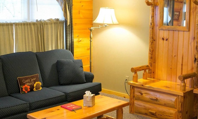 Millersburg Apartment | 2 Bedroom Lodge Suite with Kitchen, Fireplace, and Jacuzzi Tub