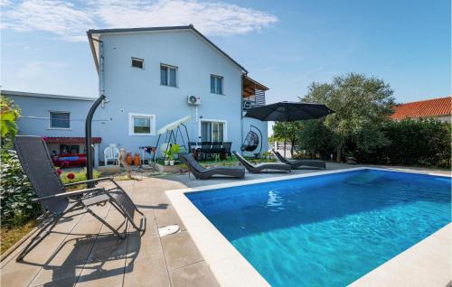Skatari Apartment | 2 Bedroom Lovely Apartment In Pula