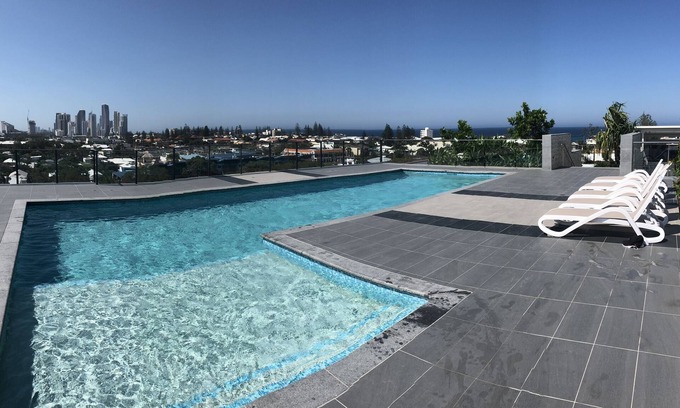 Mermaid Waters Apartment | 2 Bedroom Luxury Only 400m From The Beach