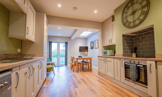 Pontrilas House | 2 Bedroom, Modern Worcester Home