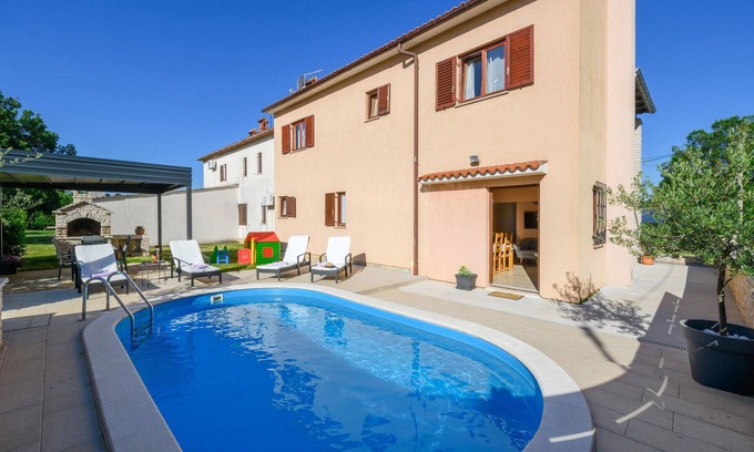 Rebici House | 2 bedroom nice home in Dobrani