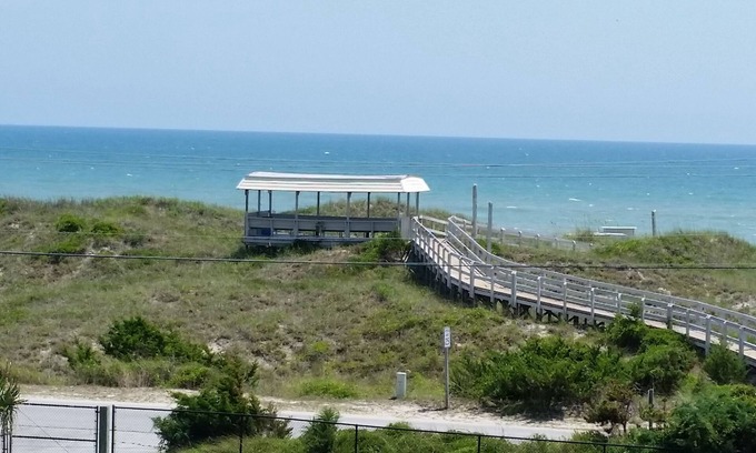 Atlantic Beach Resort | 2 Bedroom Ocean Resort Peppertree, up to 7 nights, sleeps 6 in 4 beds, 1000 SQFT