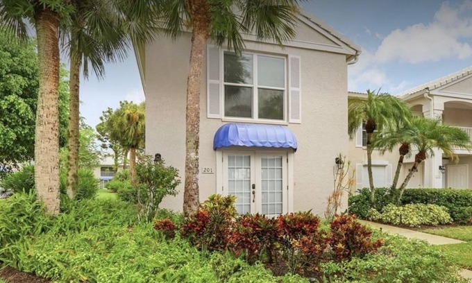 North Naples Condo | 2 bedroom plus den and 2 bath