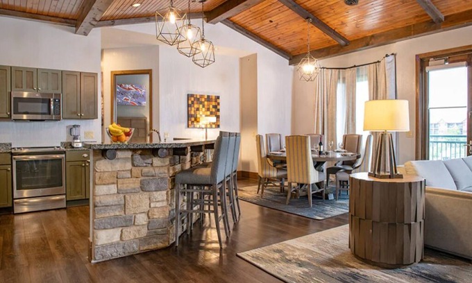 Lake Delton Resort | 2 Bedroom Presidential, at Glacier Canyon Lodge! Waterpark passes included!