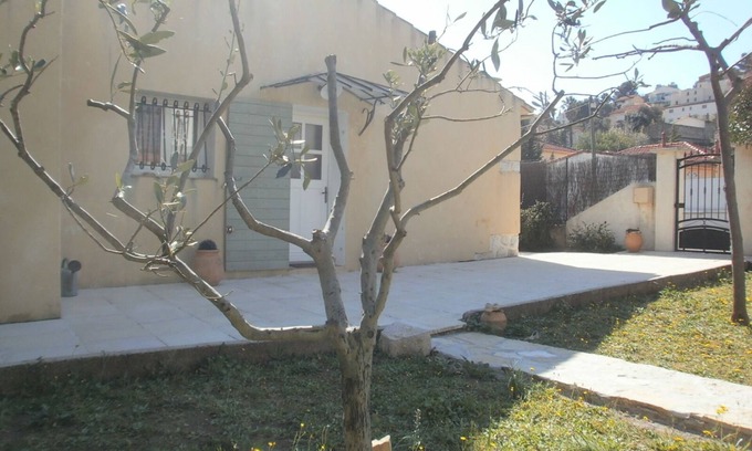 Toulon House | 2 bedroom private vacation home in toulon