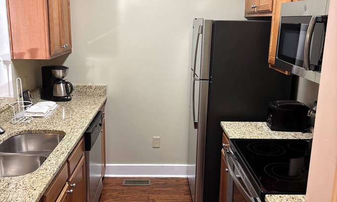 Lackey Resort | 2-bedroom resort in amazing Williamsburg with fitness room, WiFi, AC, outlets