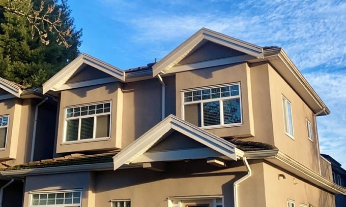 Renfrew-Collingwood House | 2 Bedroom Retreat In Vancouver