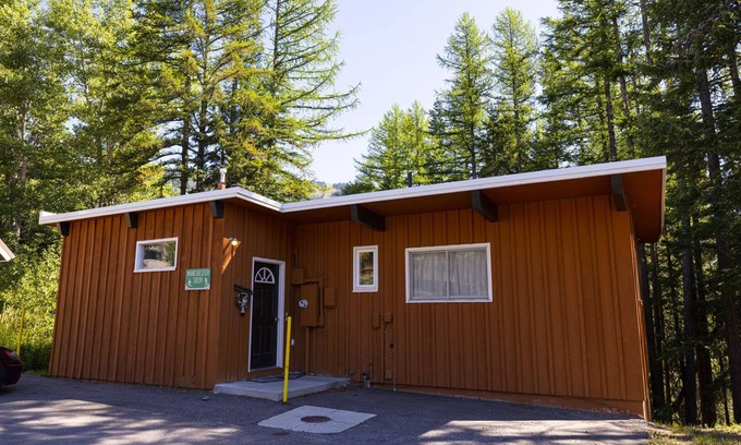 Whitefish Cabin | 2 Bedroom Retreat in Quiet Area near Slopes