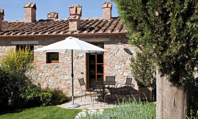 Gambassi Terme Apartment | 2-bedroom rustic apartment in charming Gambassi with WiFi