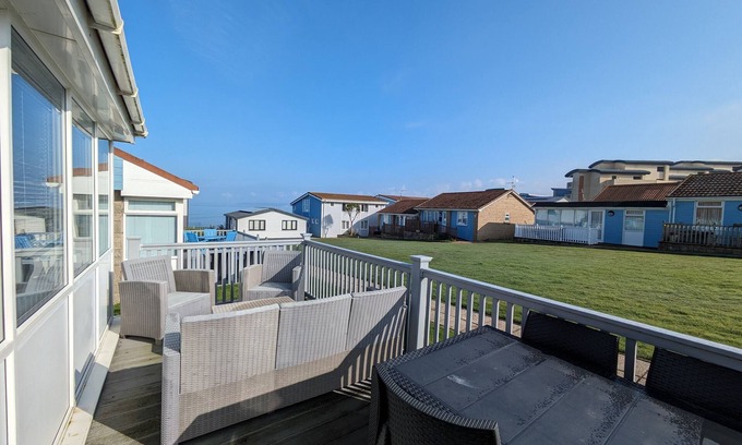Westleigh Ski Chalet | 2-bedroom sea view property 1 min from the sea & SW Coast Path