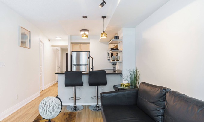 Fort York Hotel | 2-bedroom+Sofabed W/1Bath with AC and WiFi in Downtown