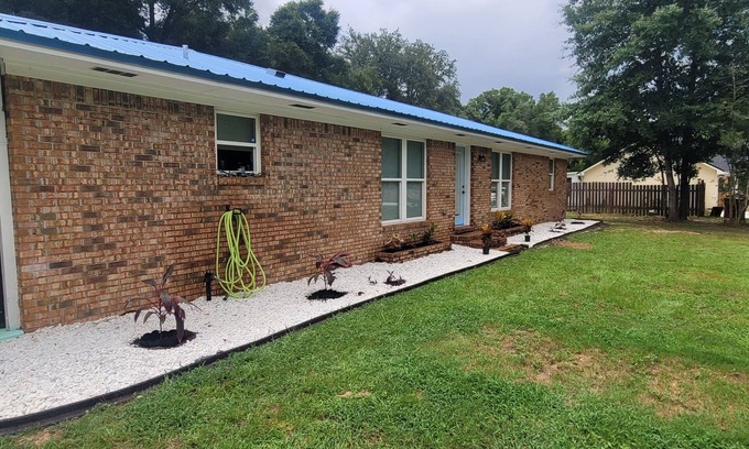 Milton Apartment | 2-bedroom Studio apartment in delightful Milton with WiFi, AC