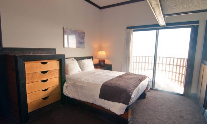 Tahoe Village Resort | 2 Bedroom Stunning Views Of Carson Valley W/Rooftop Hot Tubs