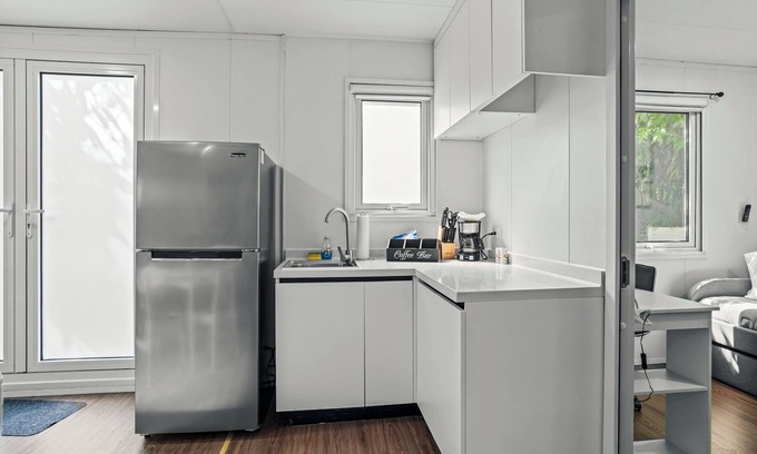 Hollywood Other | 2 Bedroom Tiny Farm Home Near Seminole Hard Rock Hotel & Casino!