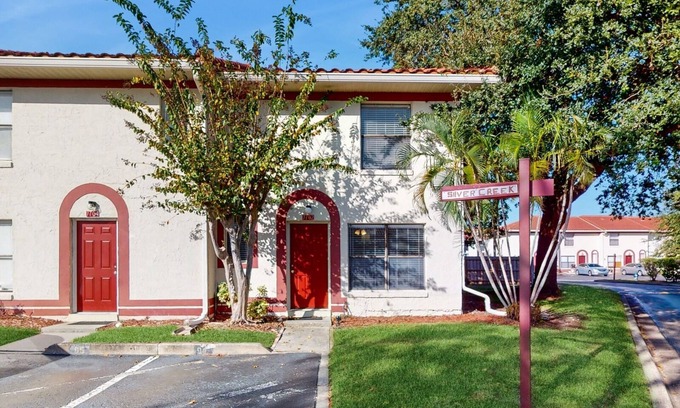Azalea Park House | 2-bedroom townhome in fabulous Orlando with WiFi, AC. Enjoy your stay