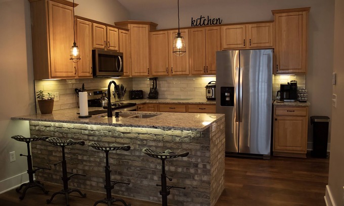 Rochester House | 2 Bedroom Townhouse, Airport, Home Office