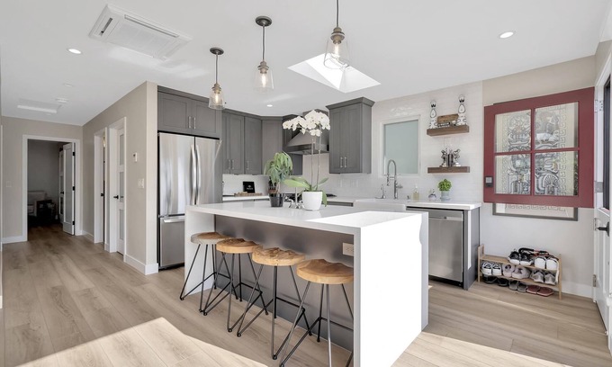 Corona del Mar House | 2-bedroom vacation home walking distance to Fashion Island