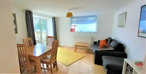 Southwark Apartment | 2 Bedroom Victorian Garden Flat