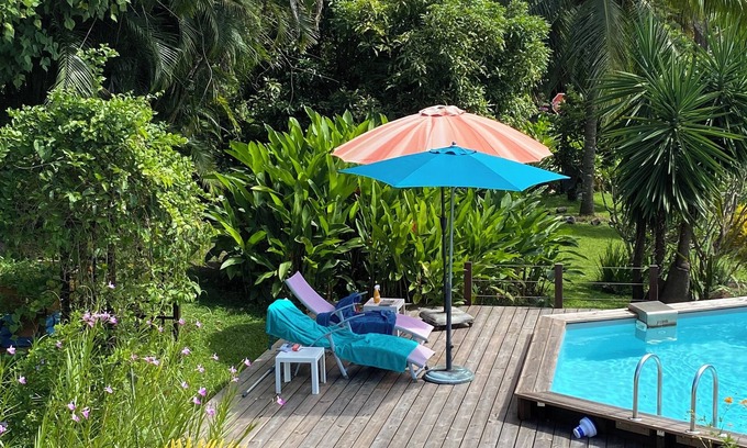 Le Diamant Apartment | 2-bedroom villa in a quiet garden with trees and flowers