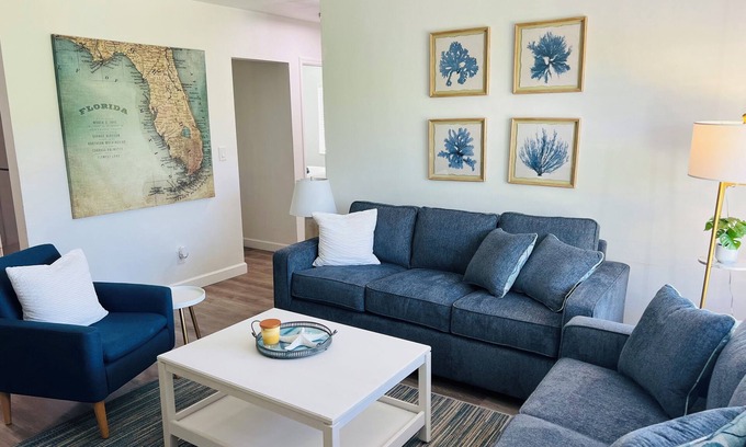 Deerfield Beach Villa | 2 Bedroom villa, 5 min to Beach, walk to Shopping, Restaurants and more