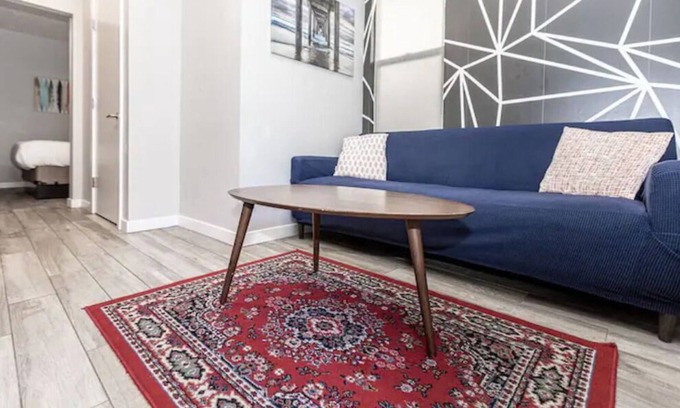 Mission Hills House | 2 Bedroom w/2 Parking, WiFi, Cable TV, Walk to All