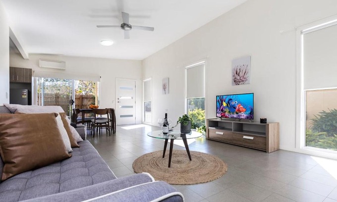 Cessnock House | 2 Bedroom w/Parking Near Central Cessnock