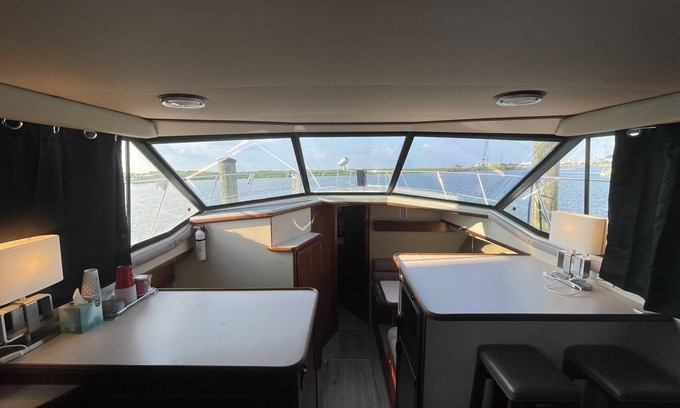 Bucktown Boat Rental | 2 Bedroom Yacht 15 minutes away from Bourbon St.