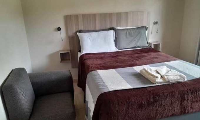 Harare Apartment | 2 bedroomed apartment with en-suite and kitchenette - 2068