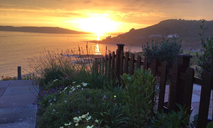 Plymouth Ski Chalet | 2 bedroomed chalet in idyllic frontline coastal location, wonderful views