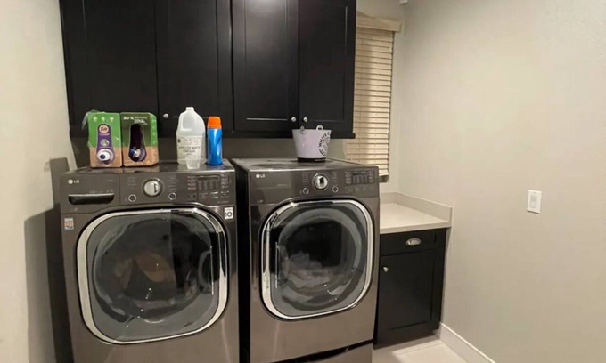 East Pasadena House | 2-bedrooms , 1 Bath in shared home with WiFi and AC in Pasadena