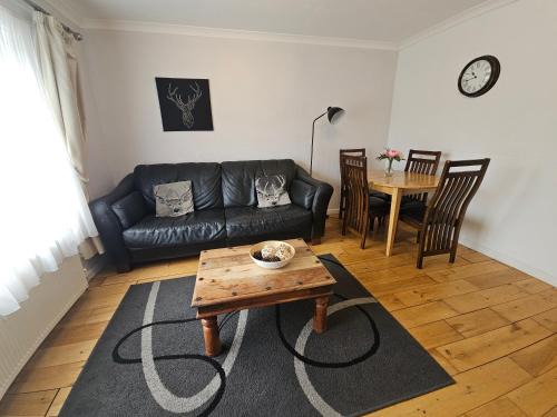 Stanwell Apartment | 2 Bedrooms - 3 Beds - Free Parking - 168
