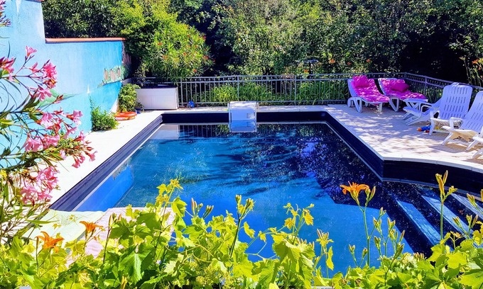 Pont des Demoiselles-Montaudran-La Terrasse Bed & Breakfast | 2 bedrooms and bathroom, garden and pool