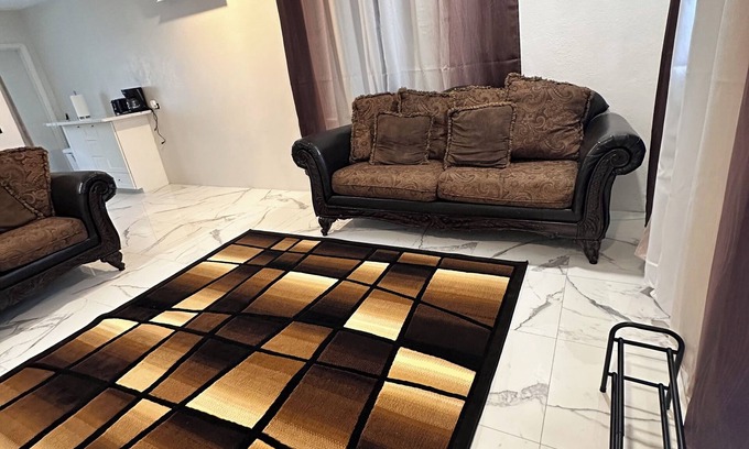 Nassau Apartment | 2-bedrooms family friendly rental to enjoy in Nassau with AC and quietness.