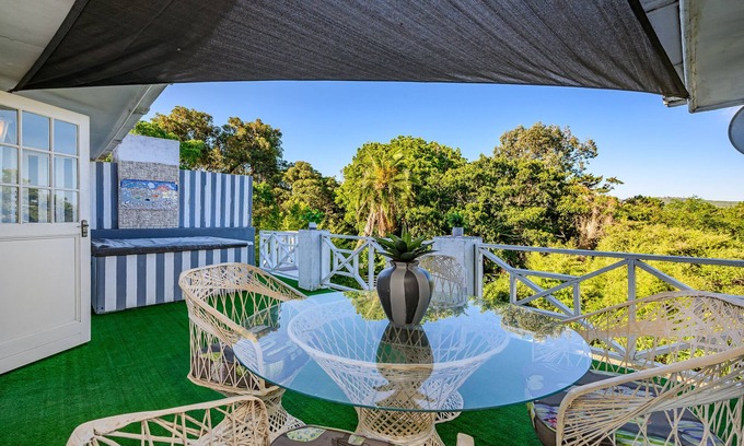 Port Elizabeth House | 2-Bedrooms*Spacious*Balcony*VIEWS*En-Suite Bathroom* 43" Flatscreen TV NETFLIX