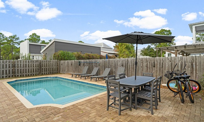 San Juan House | 2 Bikes~Walk to the beach & Bike to Seaside! Private Pool!