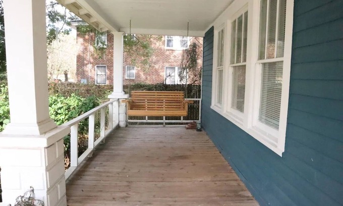 Springfield Apartment | 2 BR Charming Duplex Apt in Historic Springfield - Close to Everything
