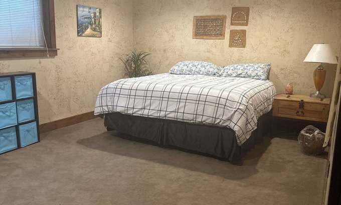 Cottonwood Heights Apartment | 2 BR Cozy Retreat. Close to freeway and mountains.