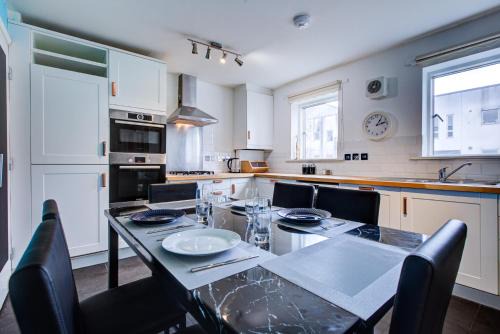 North Kensington Apartment | 2 BR Flat Near Westfield, Hospital, Stadium & Uni