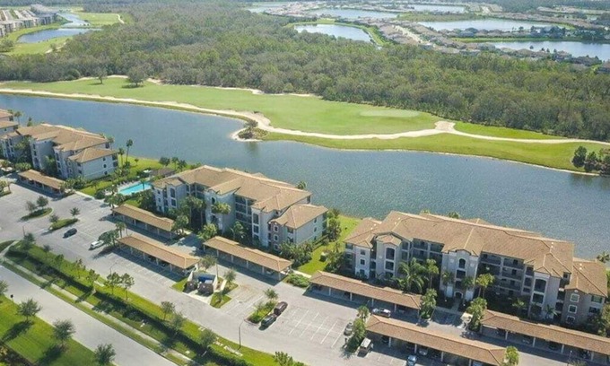 Lakewood Ranch Condo | 2 BR lakefront condo In Lakewood National overlooking the golf course - Array of Sunshine