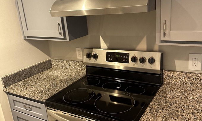 Hillwood House | 2 BR Loft 10 min from downtown