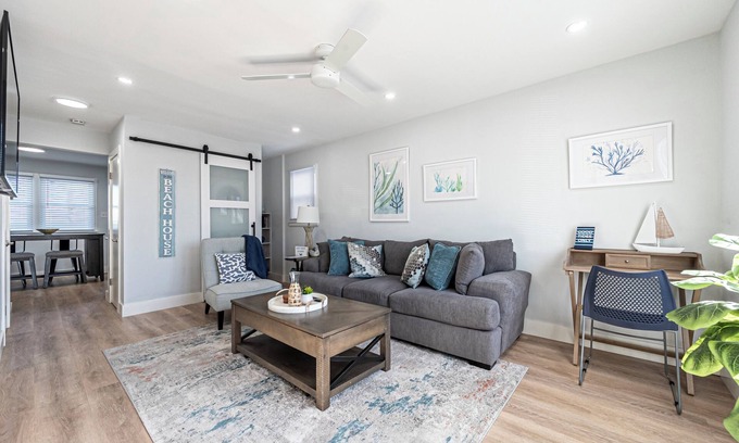 Southend House | 2-BR Sea Coral Beach House - 1.5 blocks from beach