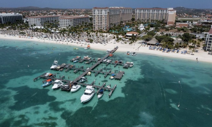 Palm Beach Resort | 2 BR Villa @ Aruba Surf ~ 4 Star ~ Resort Access ~ Palm Beach ~ Pools ~ Kitchen