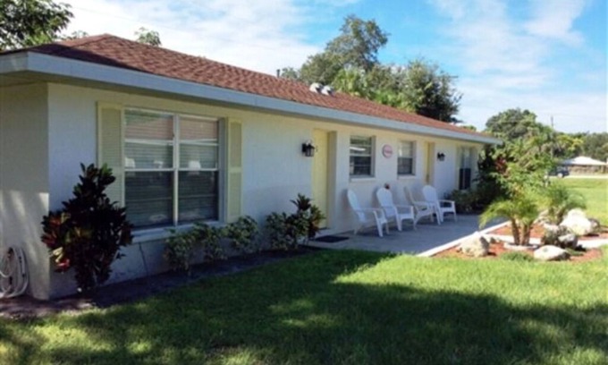 Laurel Villa | 2 BR VILLA SUITE w/queen bed