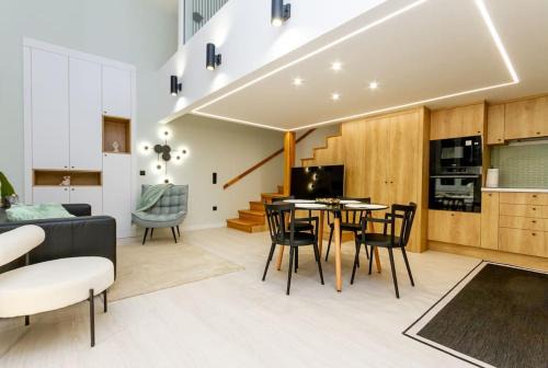 Palace District Apartment | 2 BR w AC Extravagant Gallery Loft by NeWave Apartments