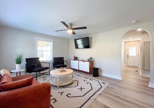 Durham House | 2 BR w/King Bed Near Duke Campus & Hospital