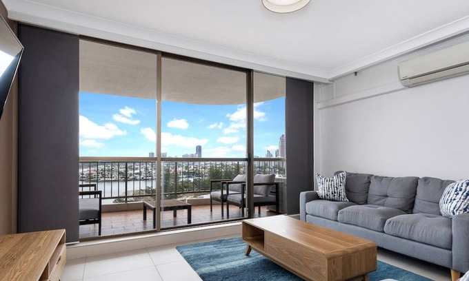 Surfers Paradise Apartment | 2 BR With Beautiful Views